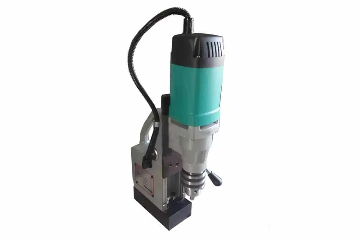 Máy khoan từ 900W DCA AJC16