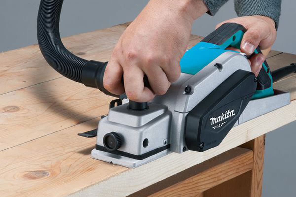 Máy bào gỗ 82mm Makita M1100B - Siêu thị Dụng Cụ Vàng