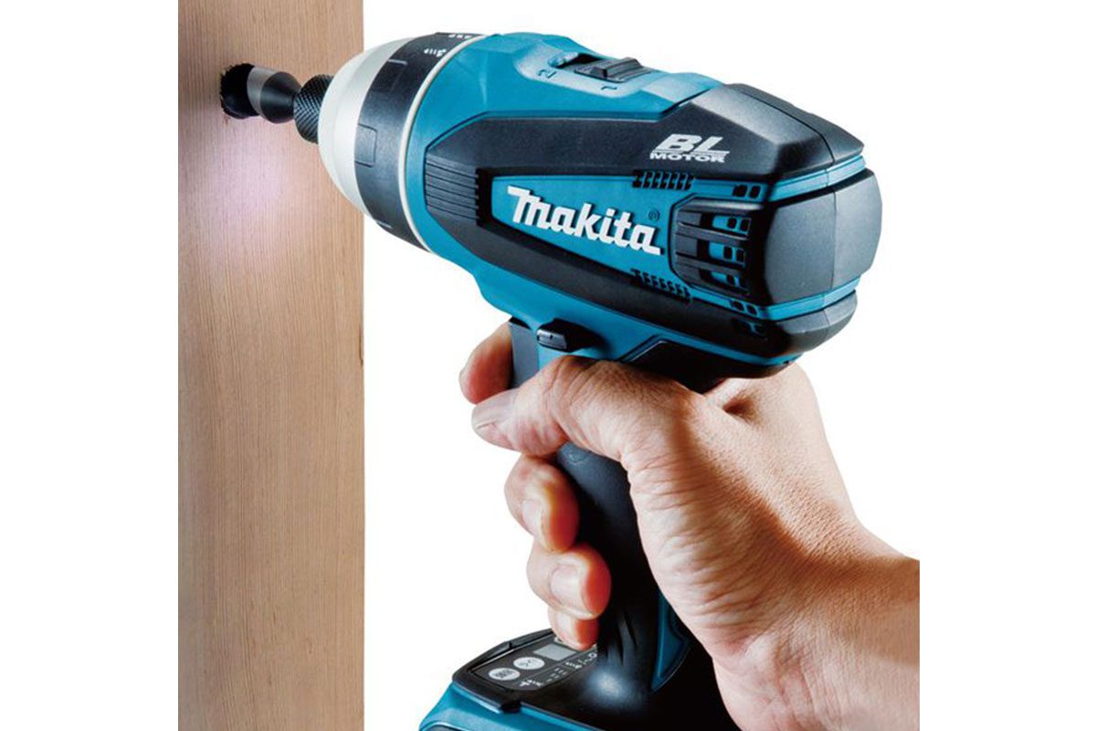 Máy vặn vít 4 chế độ pin 18V Makita DTP141RTE