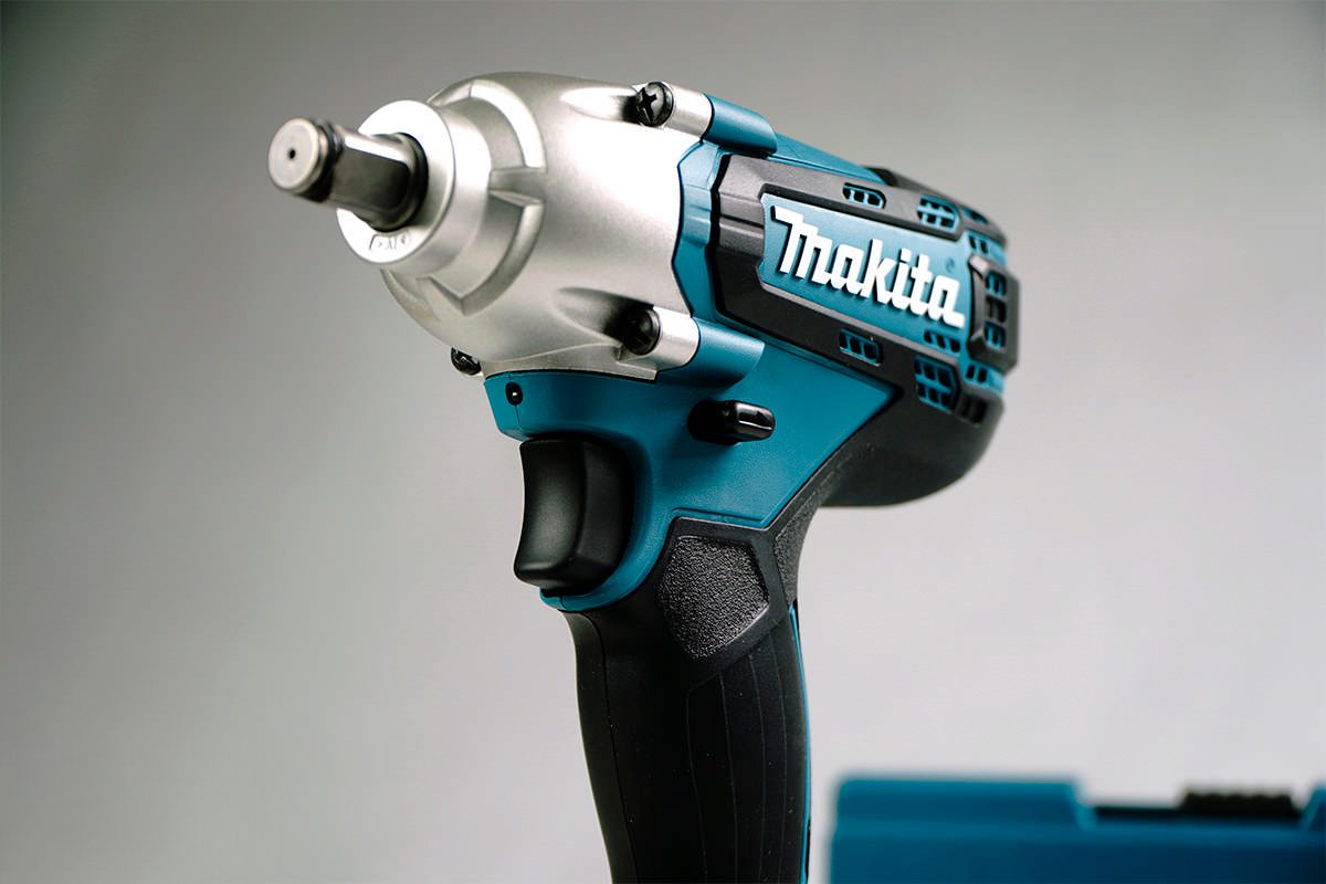 Máy siết bu lông pin 18V Makita DTW190RFJX