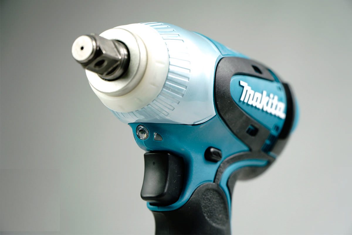 Thân máy siết bu lông pin 18V Makita DTW251Z