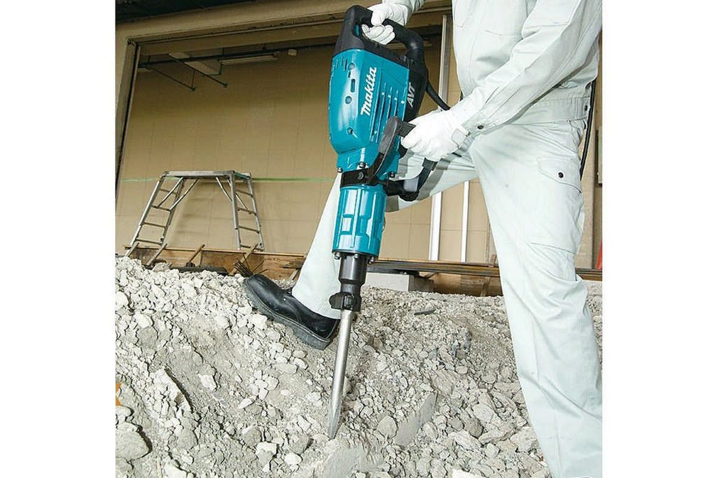 Máy đục bê tông 30mm Makita HM1317C