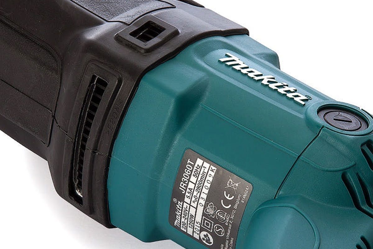 Máy cưa kiếm Makita JR3060T