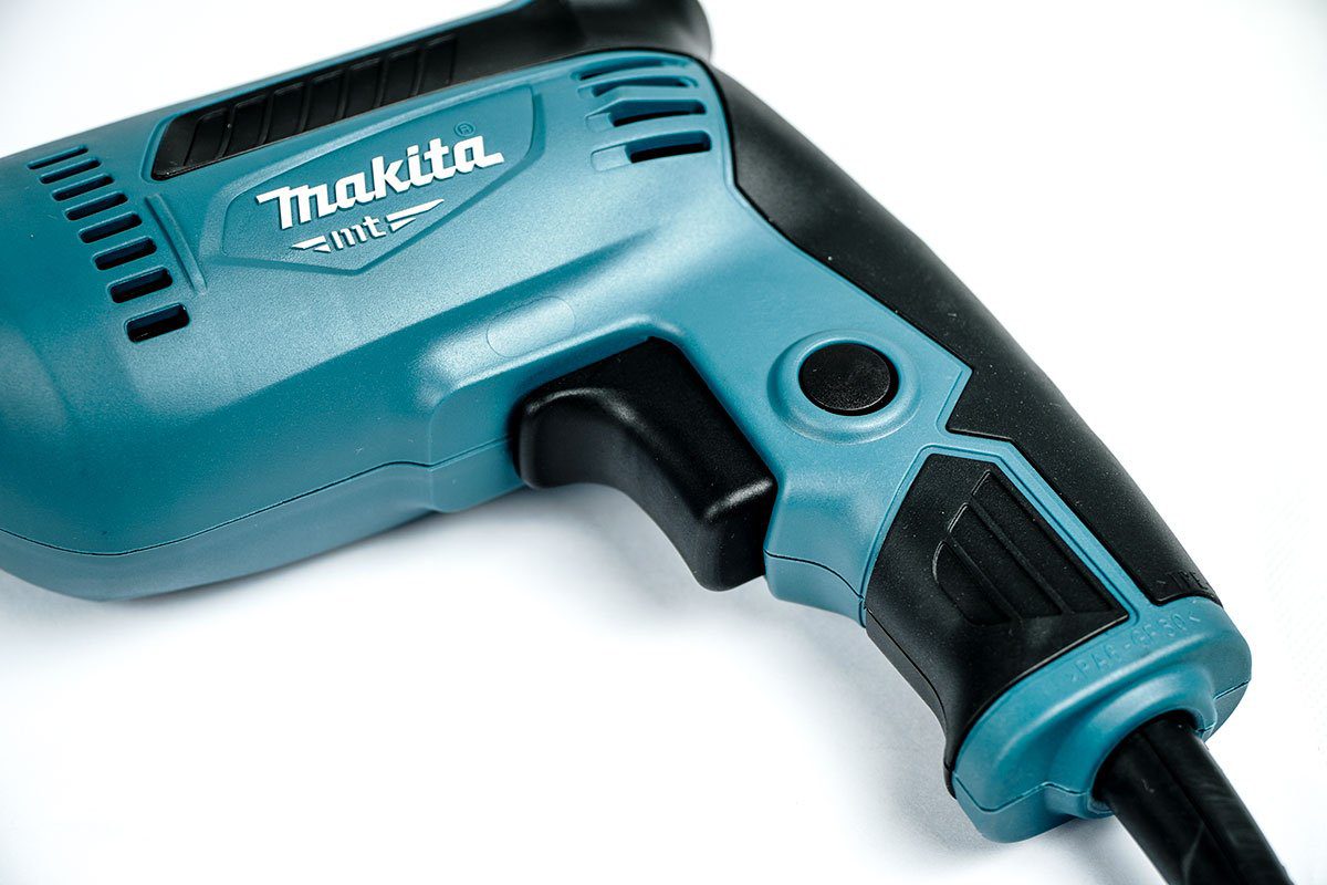 Máy khoan sắt 10mm Makita M6000B