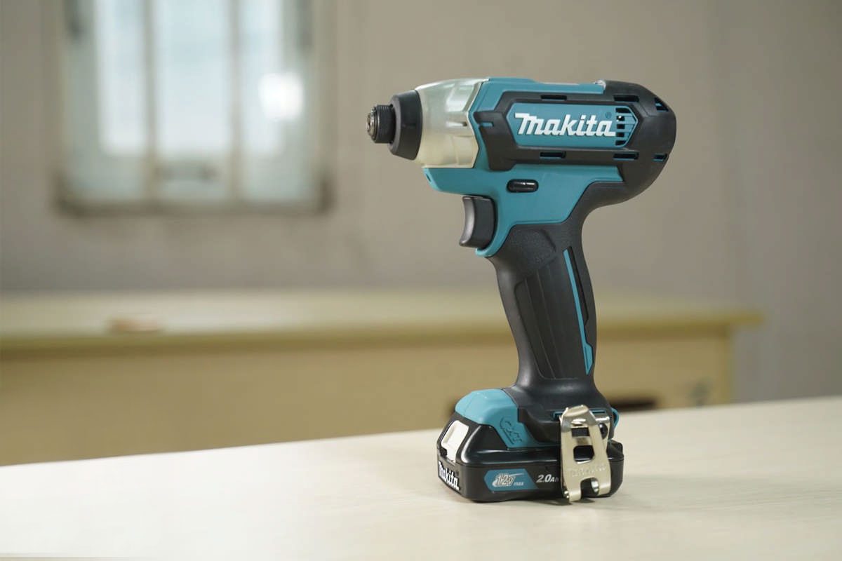 Máy vặn vít pin 12V Makita TD110DSYE